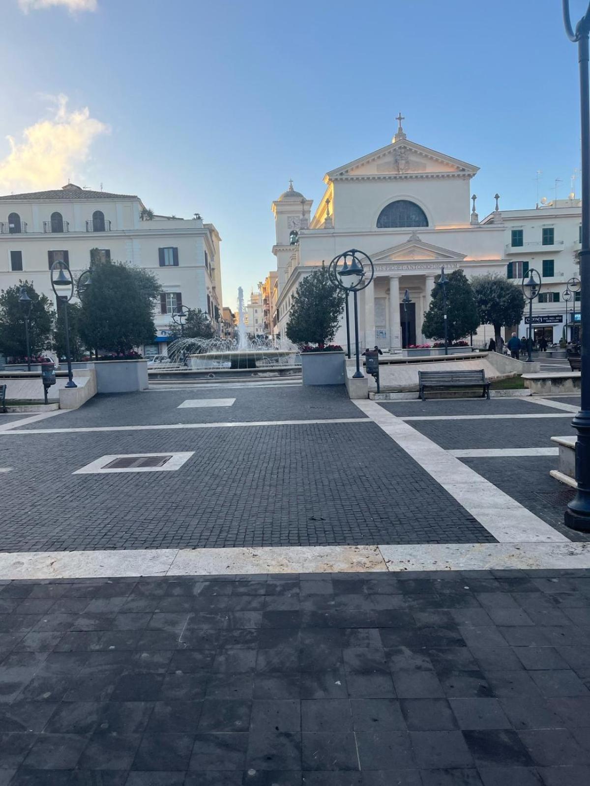 Hotel La Piazzetta Anzio Esterno foto