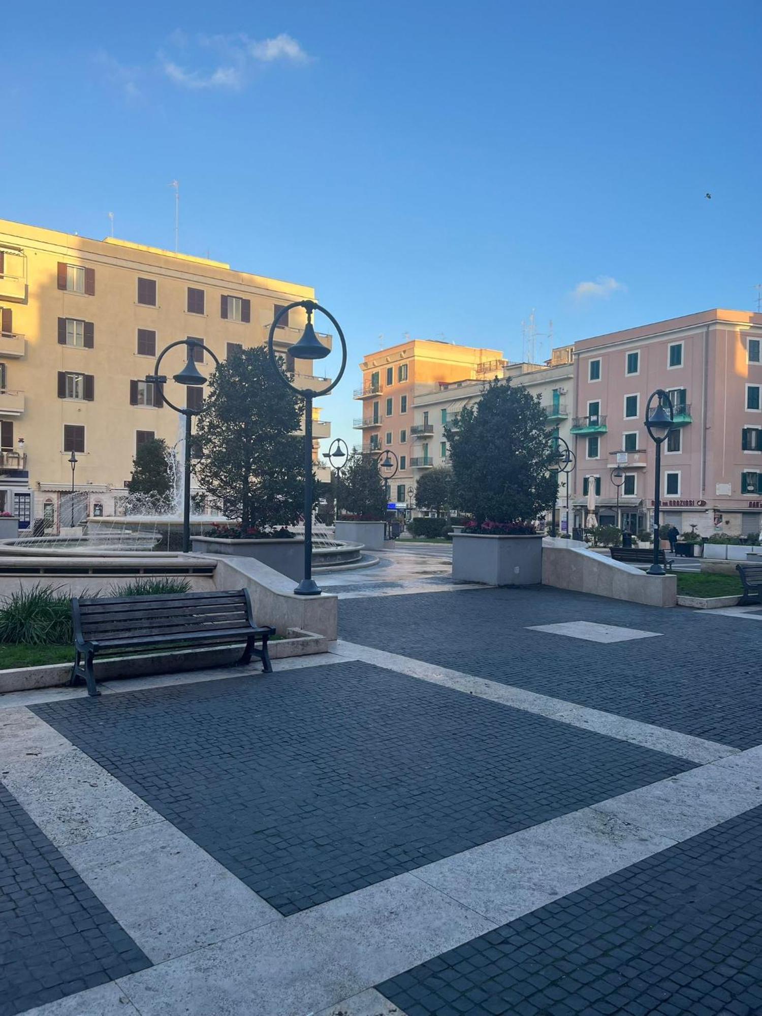 Hotel La Piazzetta Anzio Esterno foto