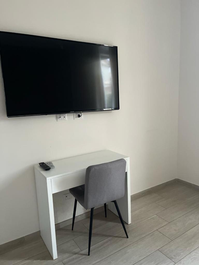 Hotel La Piazzetta Anzio Esterno foto